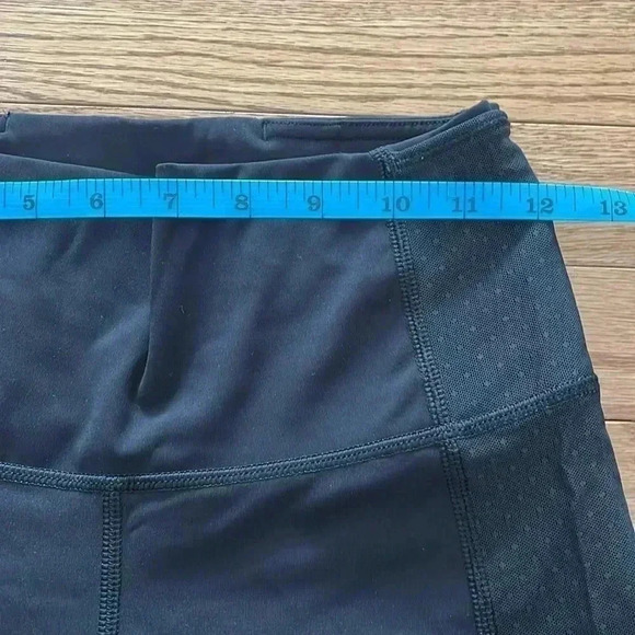 [6]Lululemon  Black Capri - Picture 2 of 9